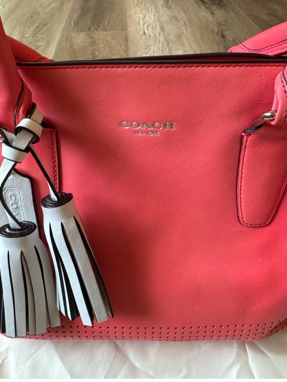 COACH l22390 pebbled leather watermelon carryall w/tassels w/silver dust bag